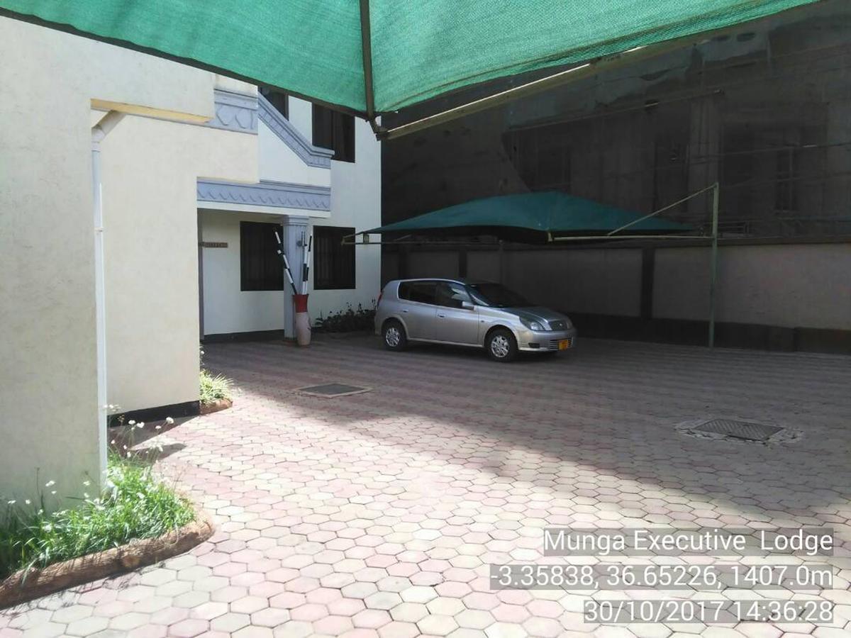 Munga Executive Lodge อารูชา ภายนอก รูปภาพ